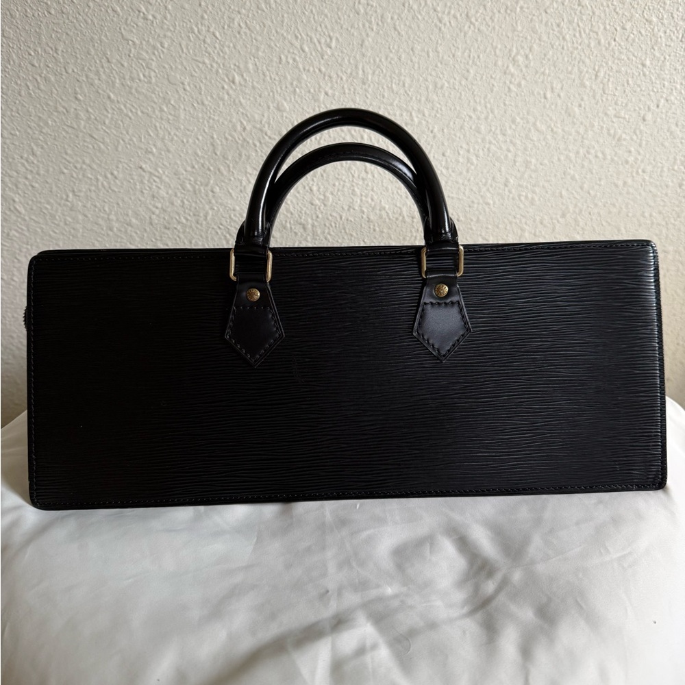 louis vuitton epi sac triangle.